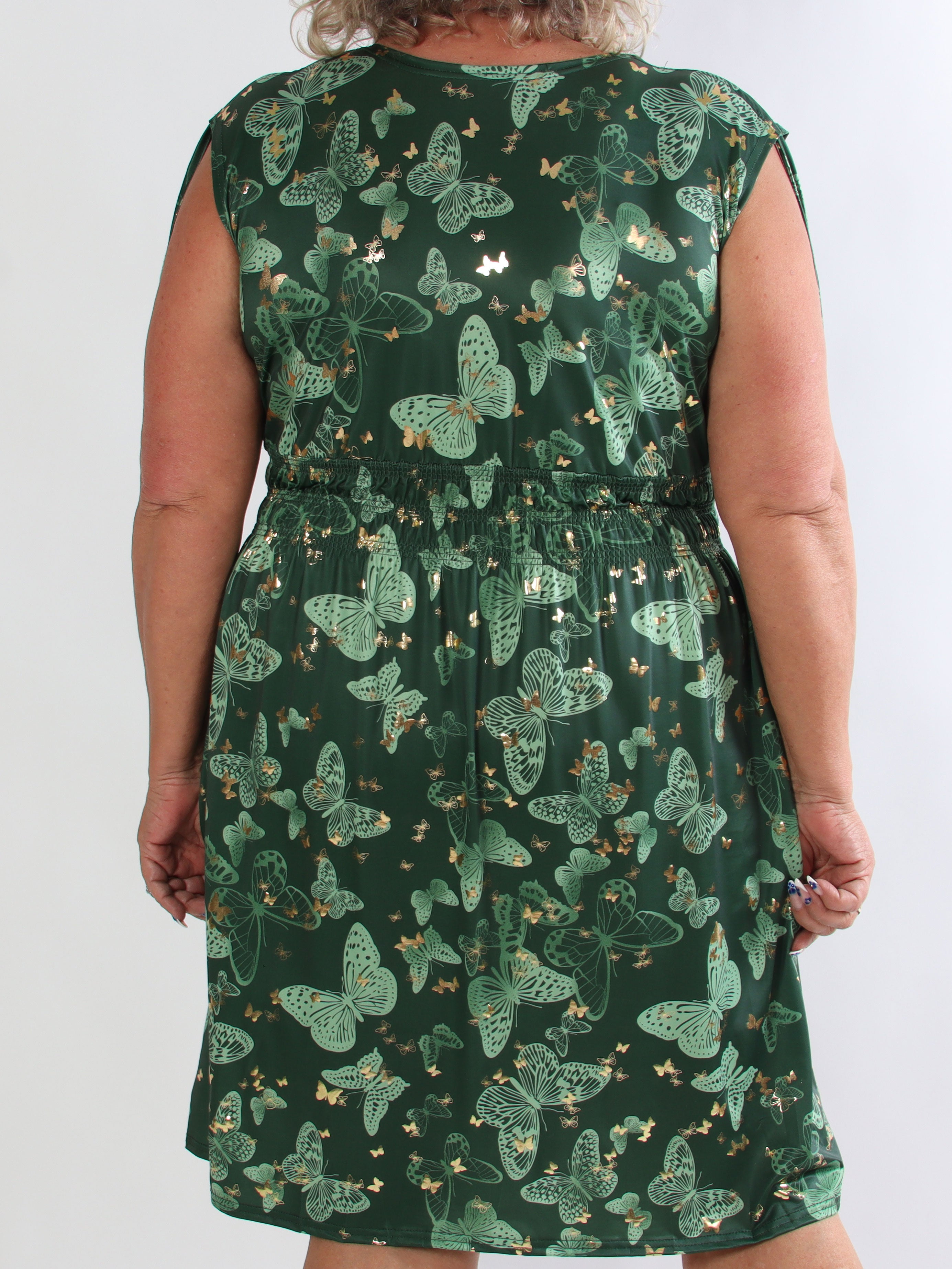 Pams Butterfly Sleeveless Short - Elastisk plus size klänning med fjärilstryck och smock i midjan